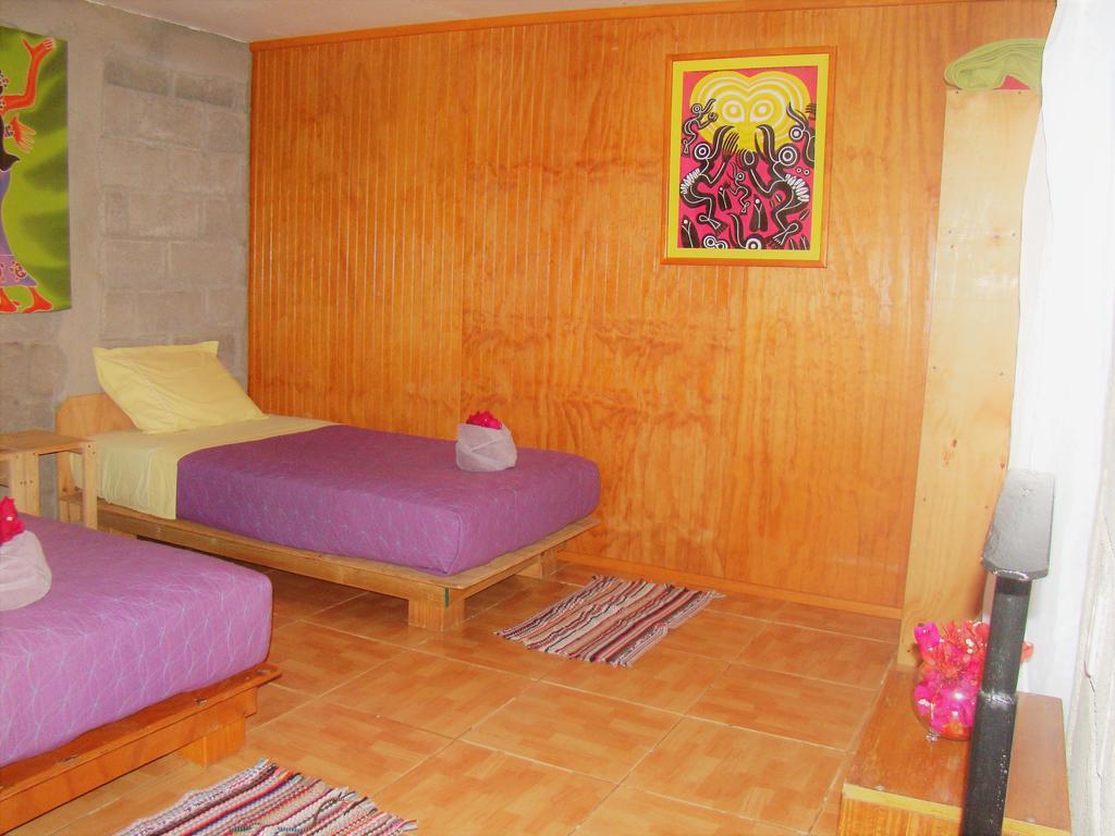 Hostal Pukao Hanga Roa Exterior photo